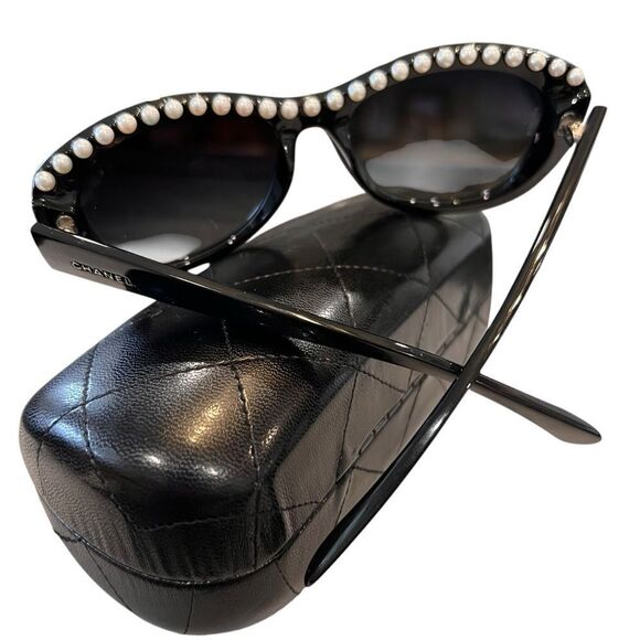 Chanel RARE RUNWAY Sunglasses with Pearl Accents - Picture 5 of 9